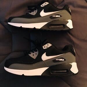 Nike Air Max 90 Essential White/Black/Grey, Womens Size 8.